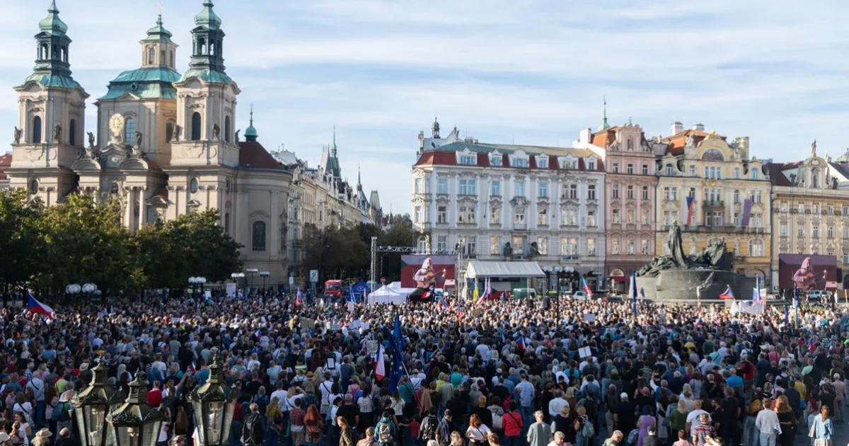 Protestujúci v Prahe kritizujú Babišov kabinet a pripomínajú Havla