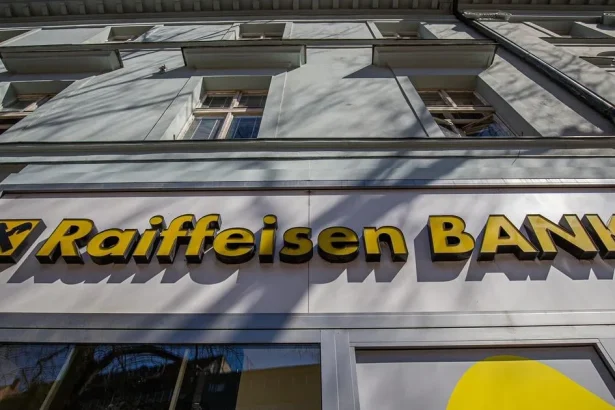 Raiffeisen čelí obvineniam z pomoci Putinovi, matka Tatra banky hrozí súdmi