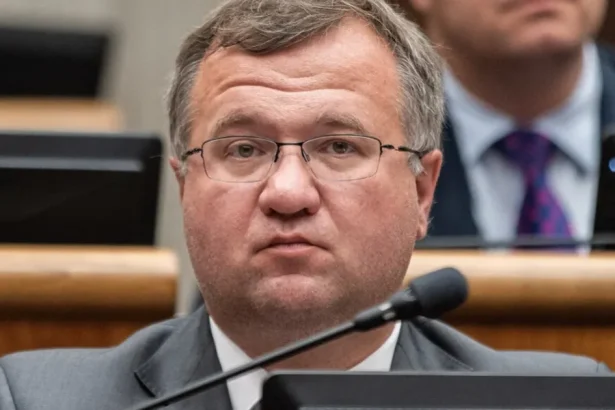 Šalitroš chce späť do parlamentu, oznámil to Ficovi