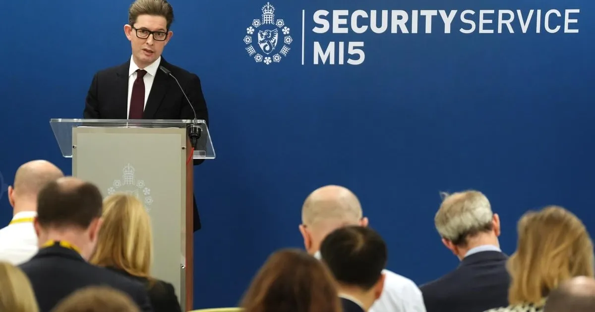 Šéf britskej rozviedky varuje pred novými hrozbami