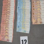 Sereď: Policajti zhabali drogy aj veľkú sumu peňazí, díler je za mrežami