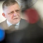 Siahnu na zisky Slovnaftu? Hrozí český scenár aj osobitná daň za drahé palivá