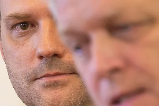 SNS vyzvala Tarabu, aby odstúpil, inak ho odvolá v parlamente.
