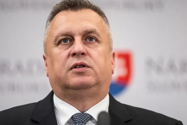 SNS žiada okamžité odvolanie ministra po jeho vymenovaní