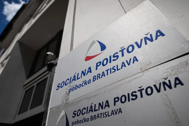 Sociálna poisťovňa bude od januára vyplácať dávky zvýšené