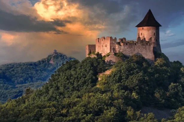 Sopečný skvost na hranici čakajú lákavé novinky. Dotknú sa aj vyhľadávaného hradu