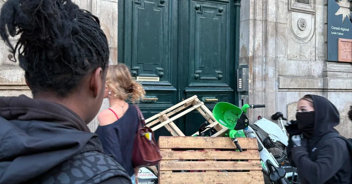 Študenti stredných škôl vo Francúzsku protestujú