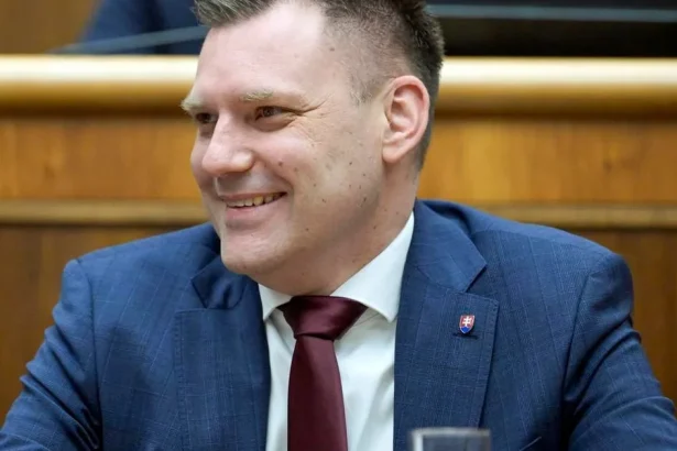 Taraba svoju stávku vyhral. Stále je ministrom a Kuffa ním ešte nie je