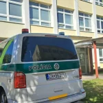 Tínedžer sa vyhrážal sekerou v základnej škole, po Staškove vzrástol strach