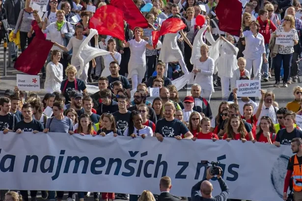 Tisíce Slovákov sa zúčastnili Národného pochodu za život