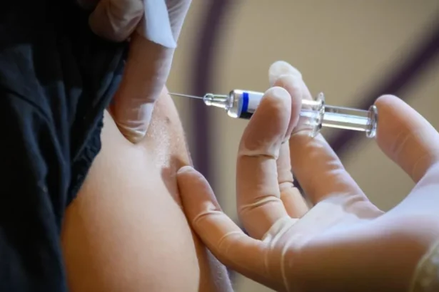 Tohtoročná vakcína proti chrípke obsahuje tri nové typy vírusu.