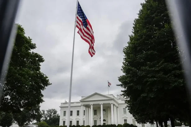 Trump musí obnoviť prístup CNN, MS NOW a Politicu do Bieleho domu, rozhodol súd