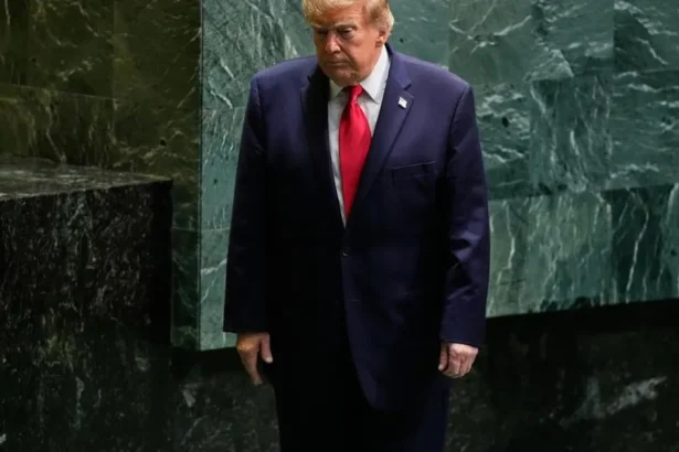 Trump: Rozhodujem sa medzi dohodou s Iránom a jeho zničením