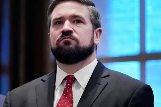 Trumpov spojenec končí vo vedení FBI, po roku sa vracia k rodine