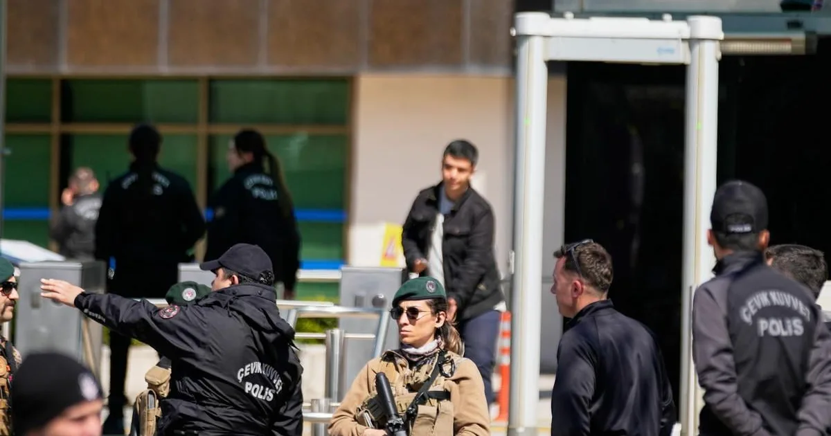 Turecká polícia zadržala príbuzných podozrivého zo streľby v Turgutlu