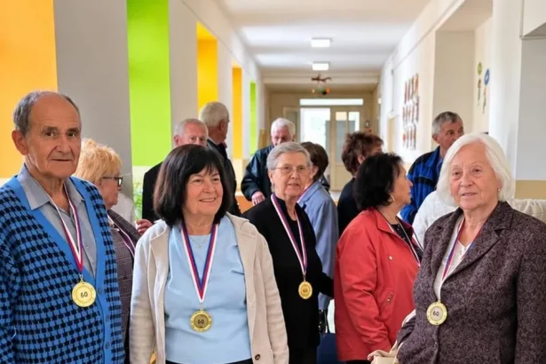 Učiteľ kričal v triede, že prvý človek vyletel do vesmíru. Vrátili sa po rokoch