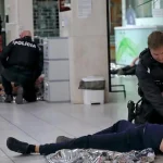 Útočník s nožom zranil na urgente strážnika aj pacientov