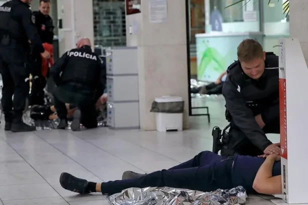 Útočník s nožom zranil na urgente strážnika aj pacientov