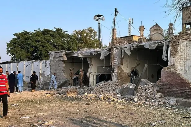Útok na policajnú stanicu v Pakistane si vyžiadal 31 obetí