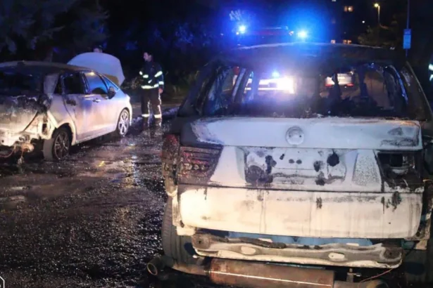 V Bratislave horeli dve autá, škodu odhadli na 36-tisíc eur