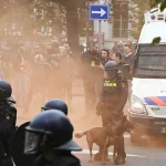 V Haagu sa polícia dostala do zrážky s demonštrantmi
