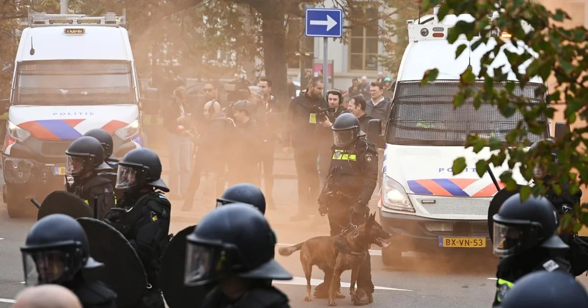 V Haagu sa polícia dostala do zrážky s demonštrantmi
