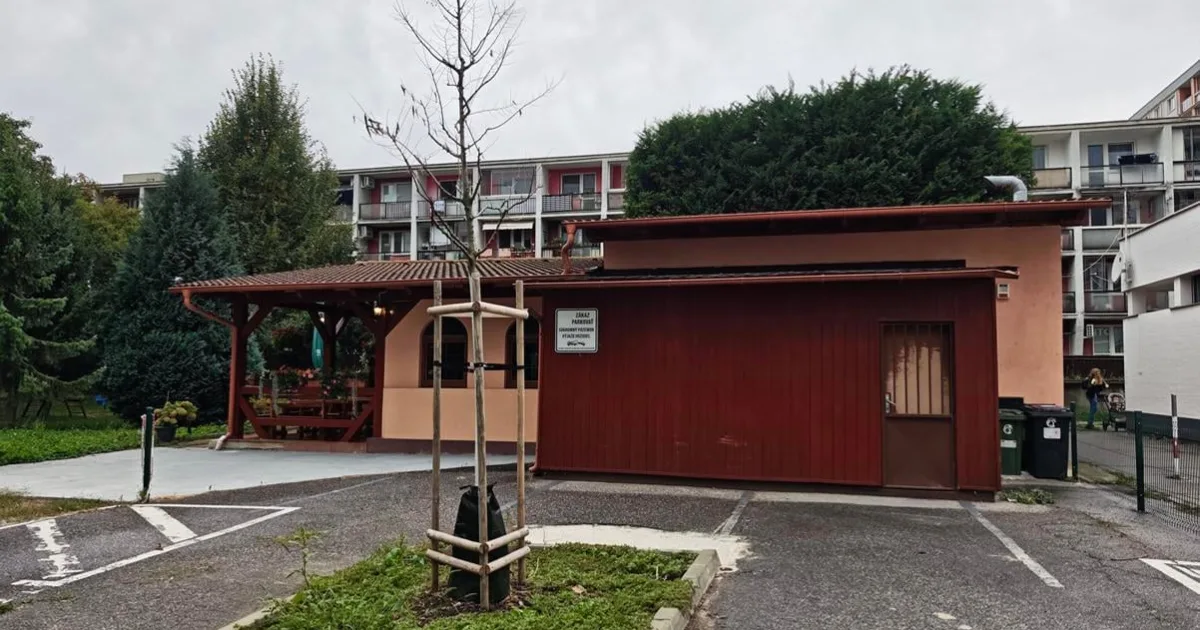 V Ružinove spustili odstraňovanie čiernej stavby.