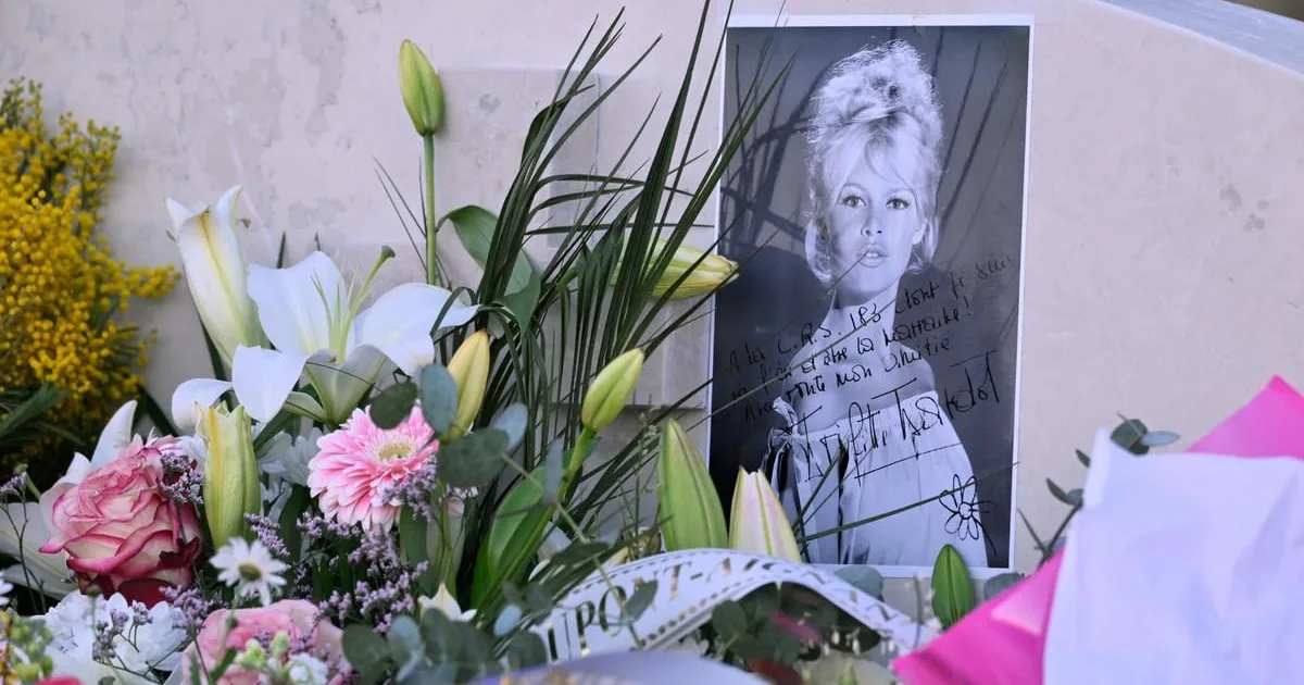 Vdovec po Bardotovej odsudzuje dražbu jej vecí: je to neúcta