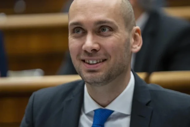 Vláda podľa opozície naďalej nekoná v súvislosti s vysokými cenami pohonných látok