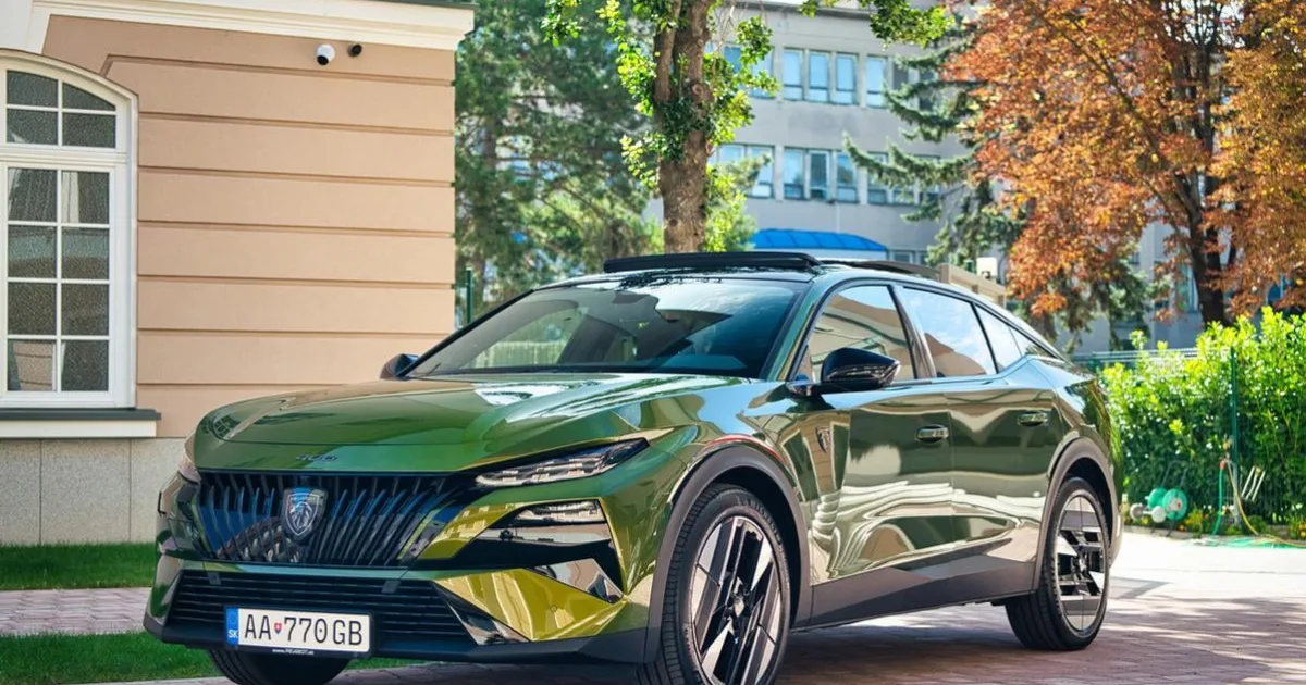 Vyskúšali sme modernizovaný Peugeot 408 na cestách