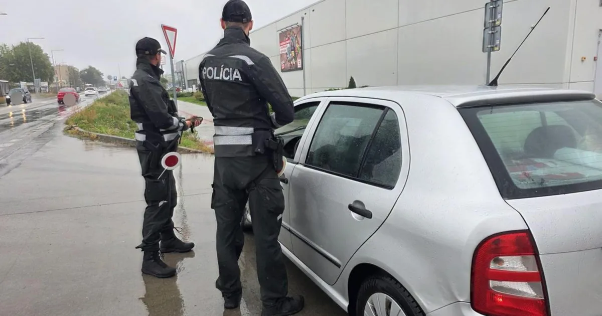 Zomrelo až 26 ľudí. Polícia bije na poplach, pri akcii odhalila desiatky priestupkov
