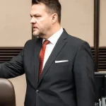 Zrušenie dvoch ministerstiev môže priniesť miliónové úspory