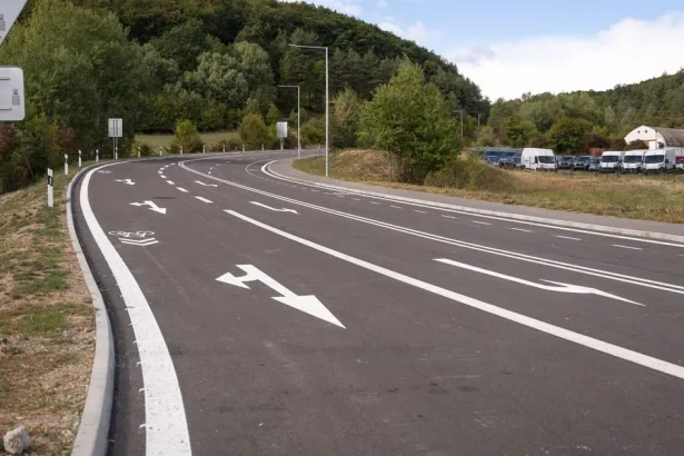 30 rokov čakania na 1,5 km cesty, ktorá predtým nikam neviedla