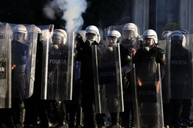 Albánske protesty pokračujú už piaty deň po sebe
