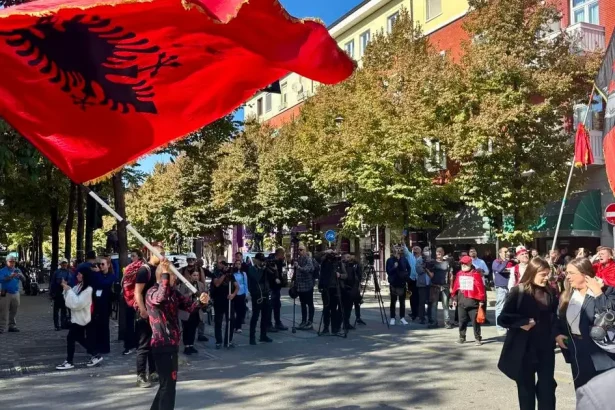 Albánsko: protesty prerastajú do násilia a študentskej revolty
