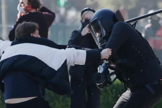 Albánsky premiér obviňuje zo zabránenia násilia v protestoch cudzie štáty a hybridnú vojnu