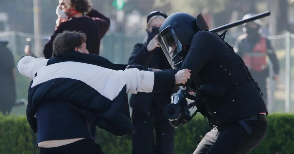 Albánsky premiér obviňuje zo zabránenia násilia v protestoch cudzie štáty a hybridnú vojnu
