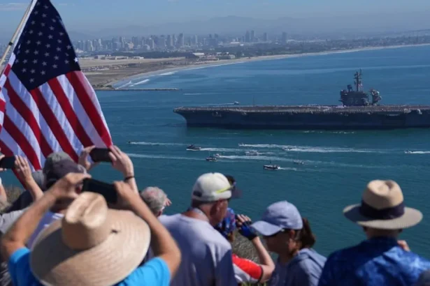 Americká lietadlová loď USS Abraham Lincoln na mori