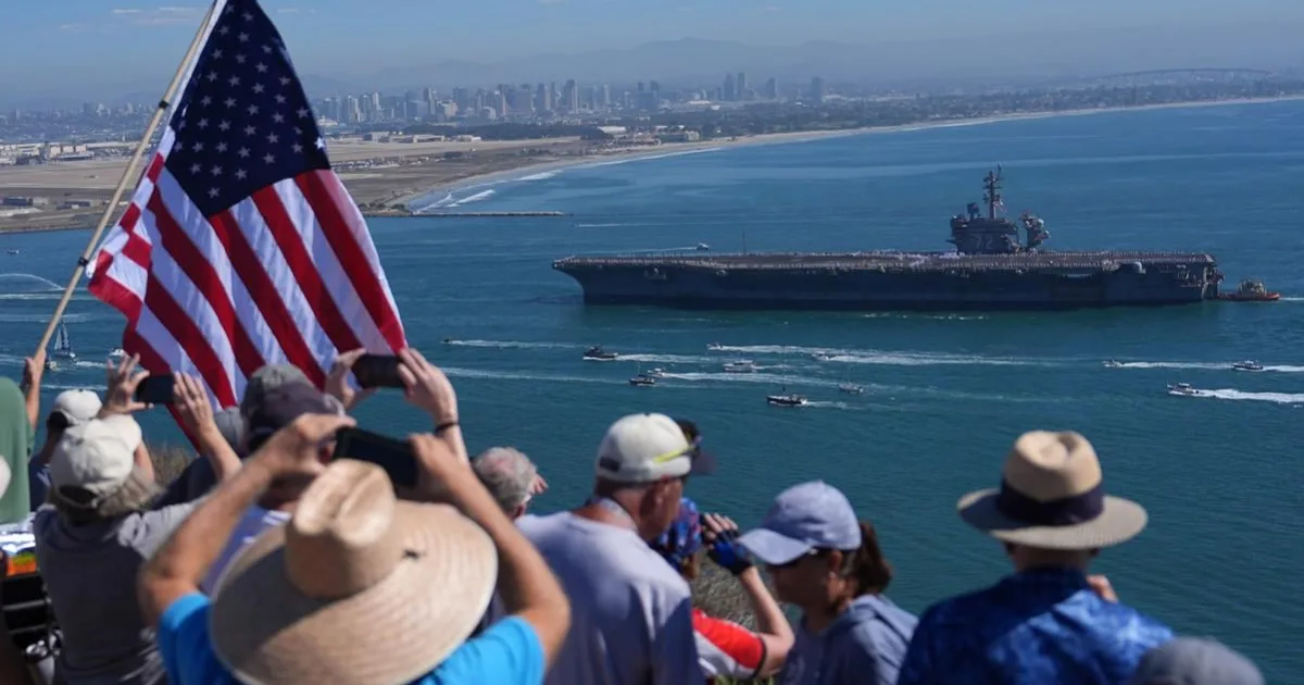 Americká lietadlová loď USS Abraham Lincoln na mori