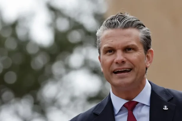 Americký minister obrany Pete Hegseth vedie rezort
