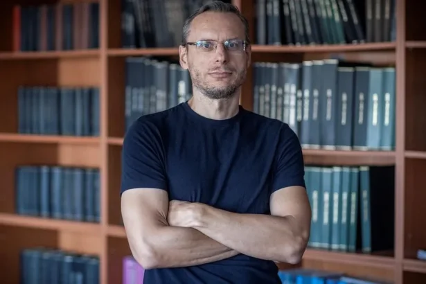 Baka: Vzťah Goliana a Husáka bol v novom filme zobrazený nepresne