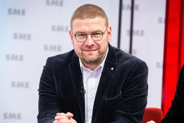 Bežec vytiahol z vody dvoch topiacich sa policajtov
