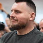 Bombic neodvolal sa, nič neposlal a musí zaplatiť Sabovi náhradu škody.