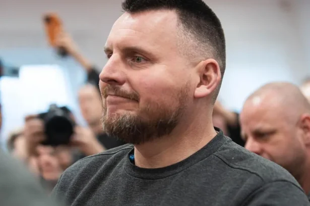 Bombic neodvolal sa, nič neposlal a musí zaplatiť Sabovi náhradu škody.