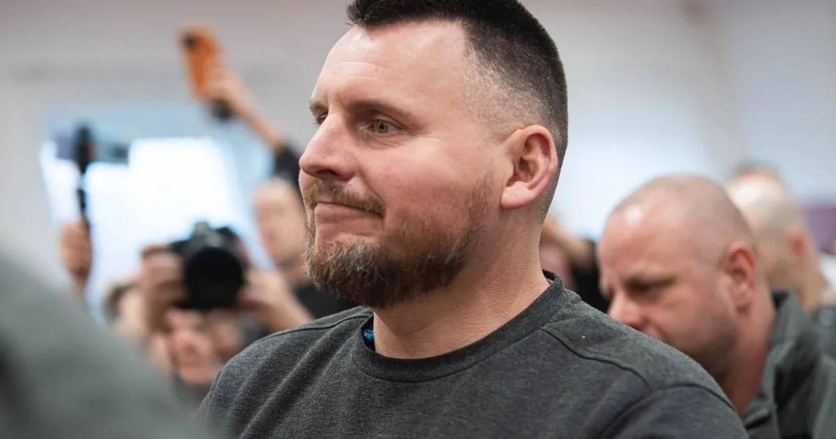 Bombic neodvolal sa, nič neposlal a musí zaplatiť Sabovi náhradu škody.