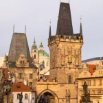 Česko sa zadlžuje prudkým tempom, požičiavajú si ľudia, firmy aj štát
