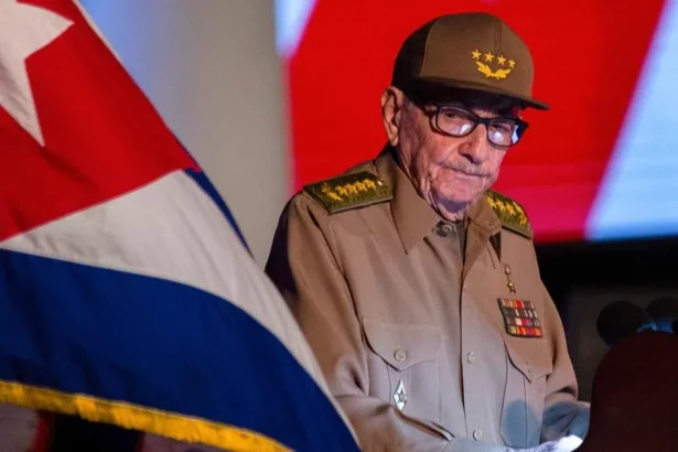 Čína ostro odsúdila vydanie medzinárodného zatykača