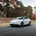 Dopoludnia povolenie, popoludní prvé jazdy. Tesla už na Slovensku zatáča aj brzdí sama