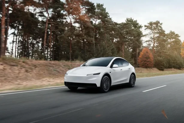 Dopoludnia povolenie, popoludní prvé jazdy. Tesla už na Slovensku zatáča aj brzdí sama