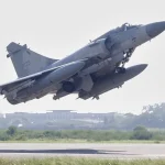 Dvaja členovia posádky bojového lietadla Mirage sú nezvestní